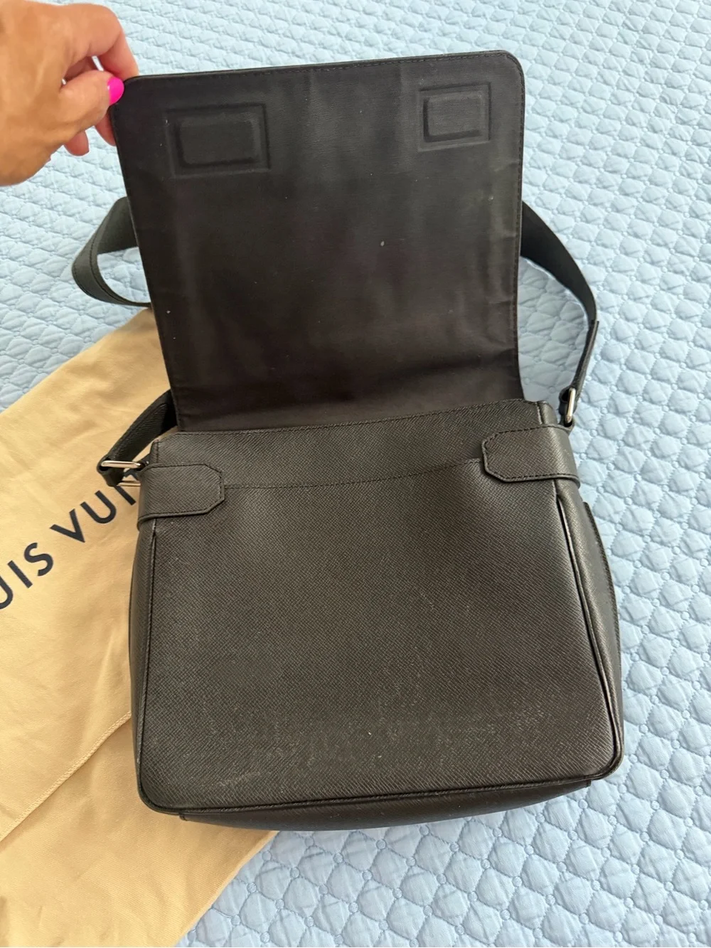 Louis Vuitton Black Men's Messenger Crossbody Bag